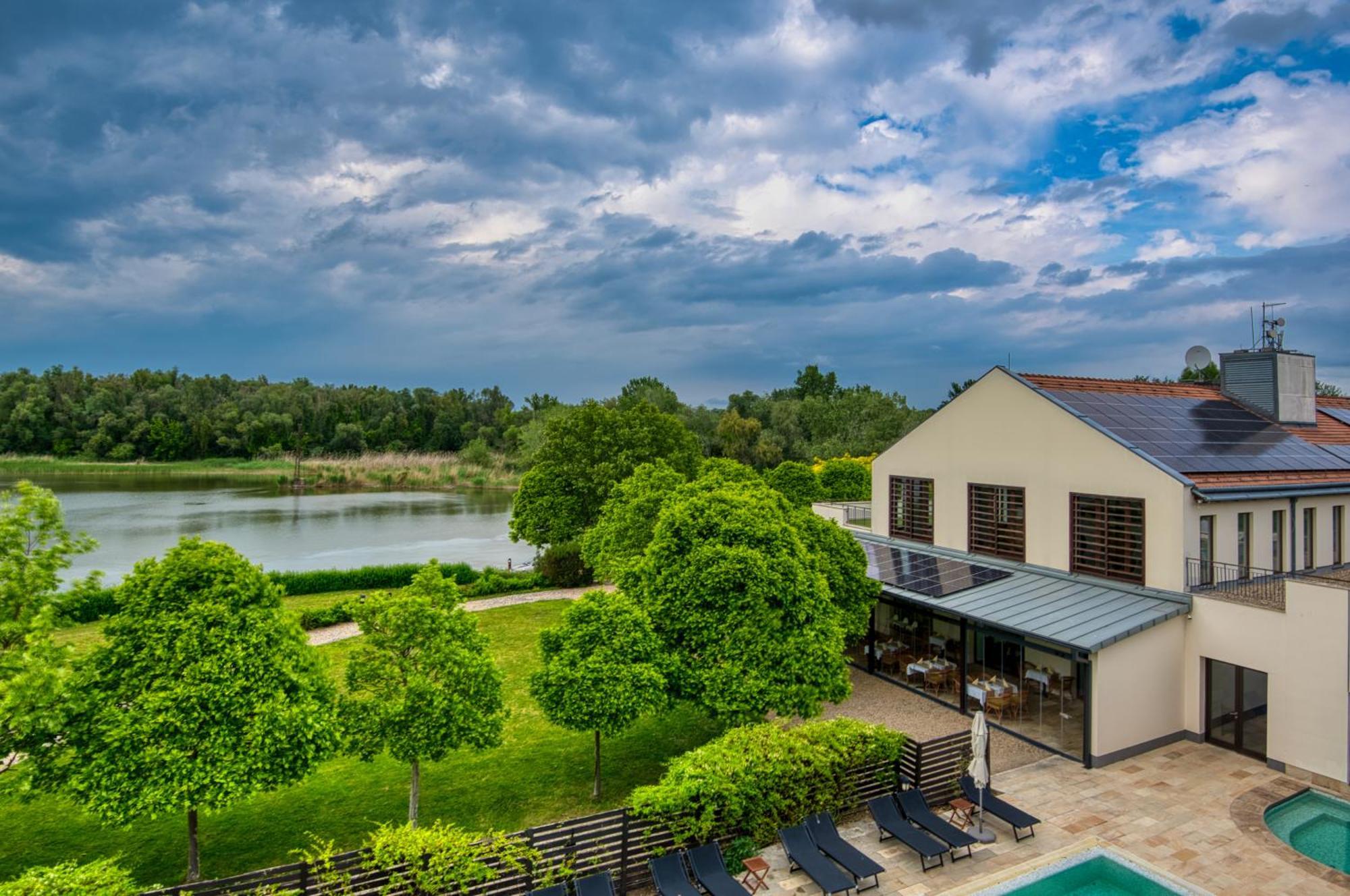 Tisza Balneum Hotel ทิสซาฟือแรด ภายนอก รูปภาพ