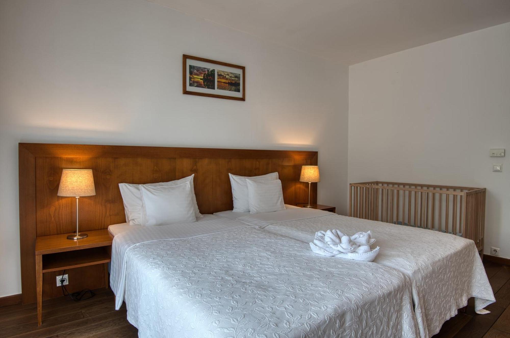 Tisza Balneum Hotel ทิสซาฟือแรด ภายนอก รูปภาพ