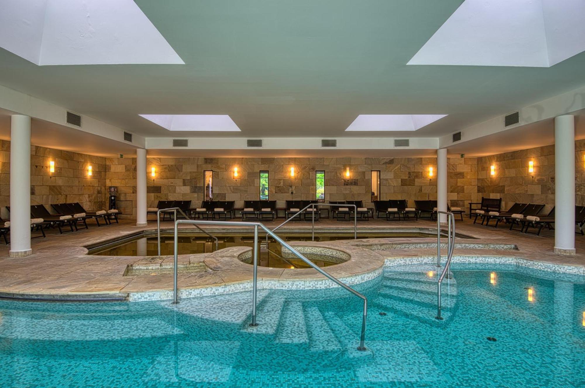 Tisza Balneum Hotel ทิสซาฟือแรด ภายนอก รูปภาพ