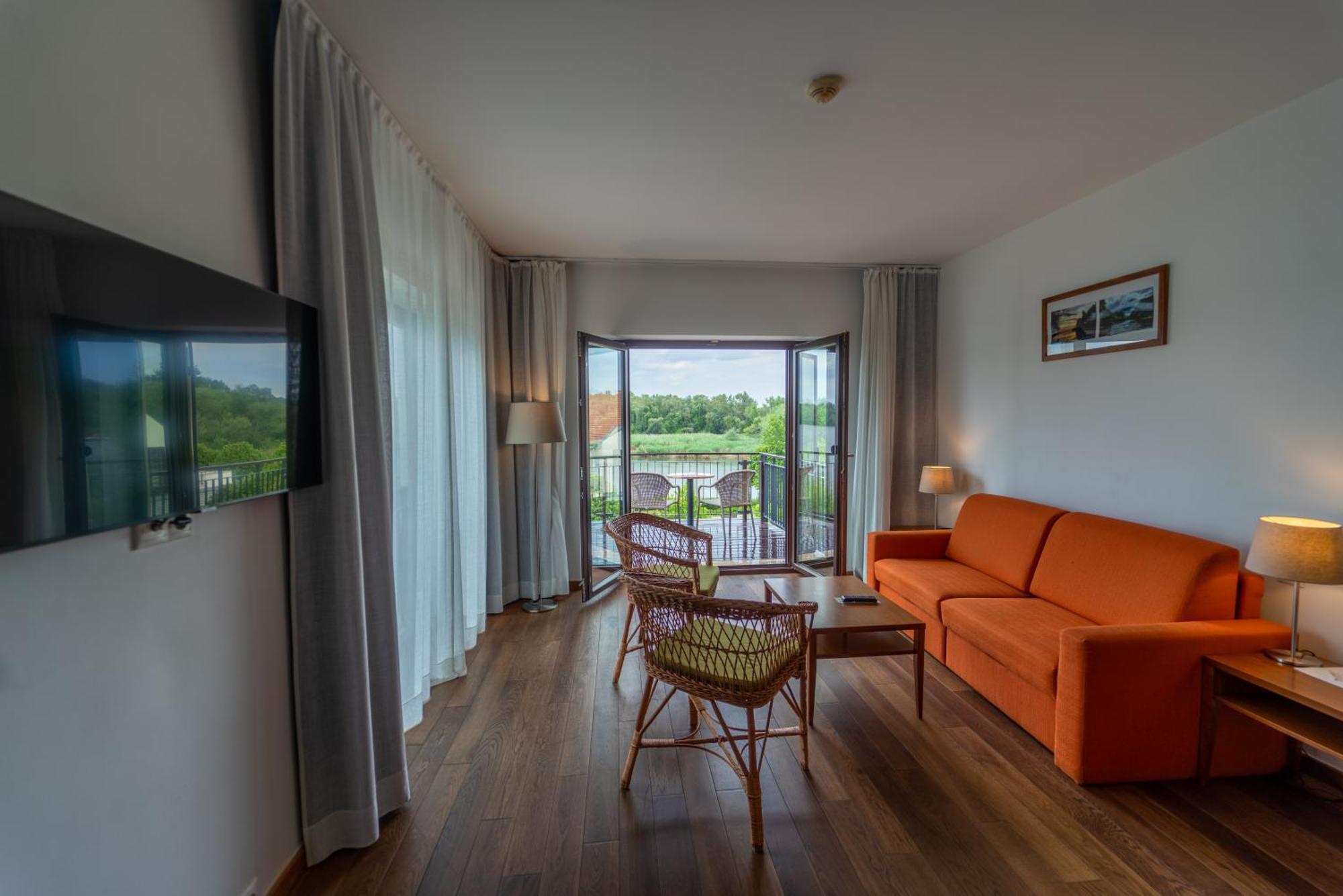 Tisza Balneum Hotel ทิสซาฟือแรด ภายนอก รูปภาพ