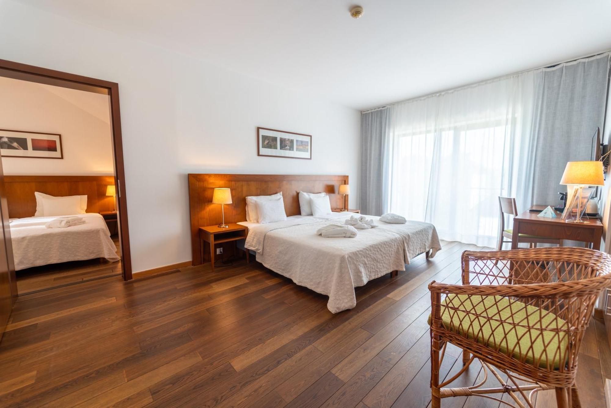 Tisza Balneum Hotel ทิสซาฟือแรด ภายนอก รูปภาพ