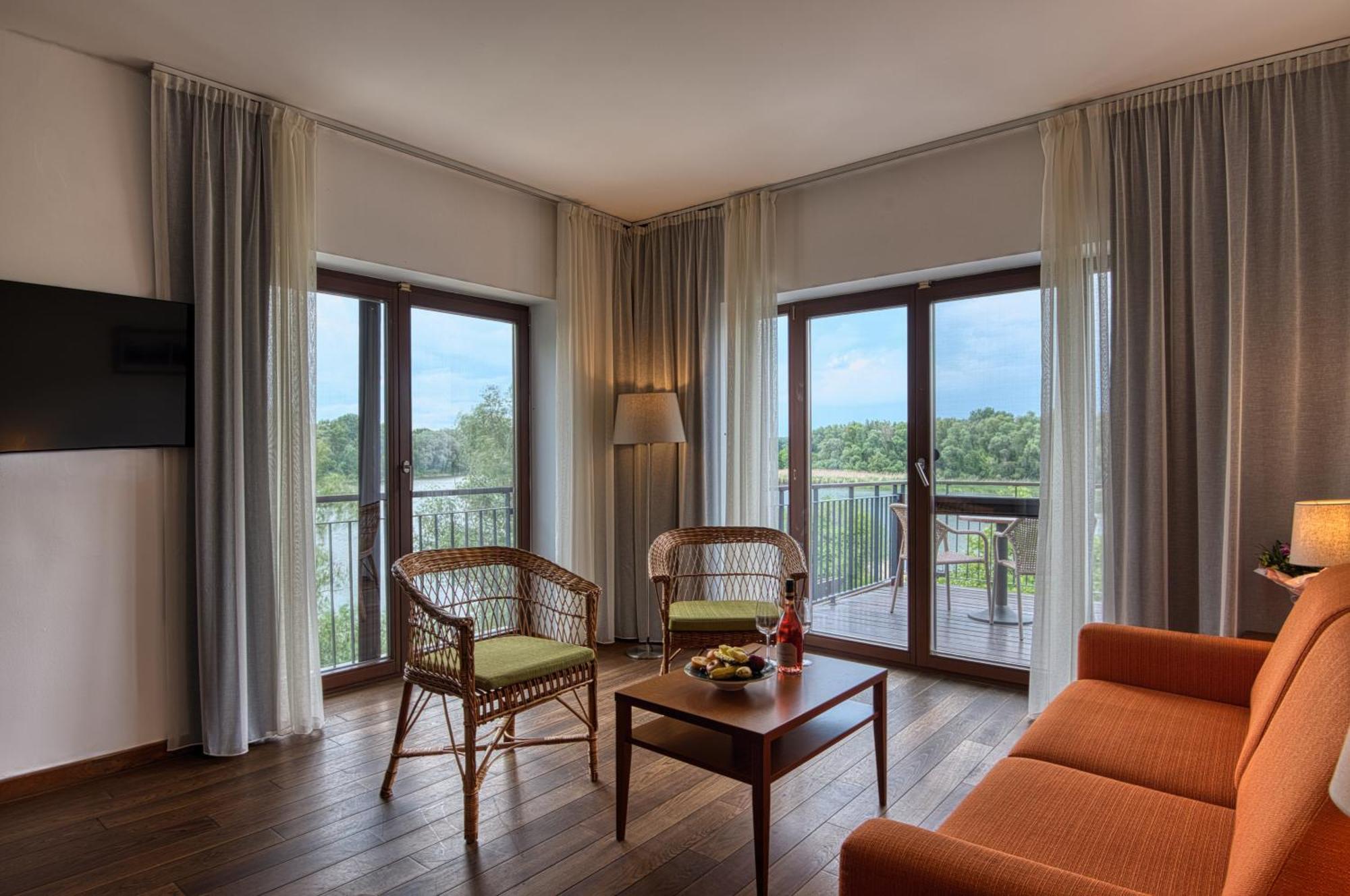 Tisza Balneum Hotel ทิสซาฟือแรด ภายนอก รูปภาพ